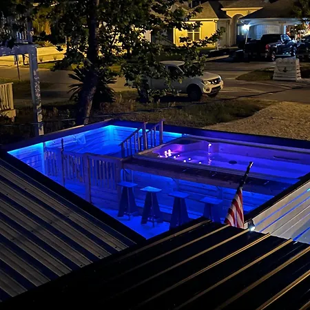 Bayview Cottage - Sun Deck, Pool, And More!